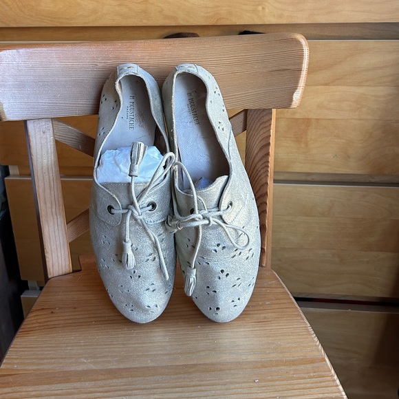 M Moustache Paris Women’s Lace-Up Perforated Casual Oxford in Light Gold 💛 - Picture 3 of 6